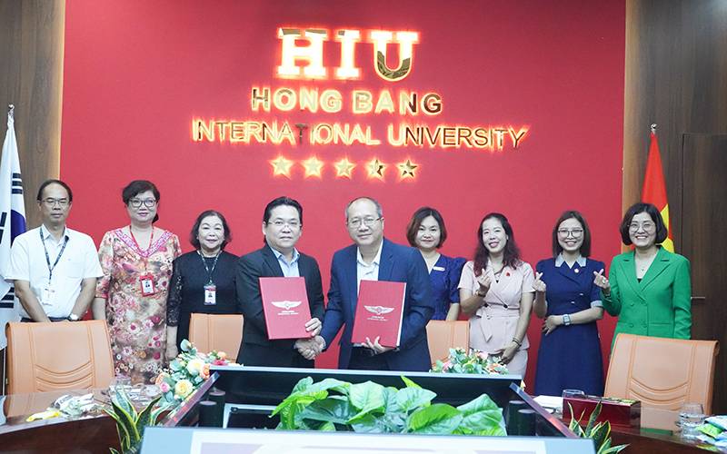 Lễ ký kết hợp tác giữa liêng-cào tố và
 Công ty CP Chứng khoán Rồng Việt