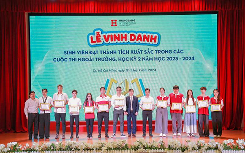 HIU vinh danh hơn 200 sinh viên đạt Học bổng Khuyến khích học tập HK1 năm học 2023-2024